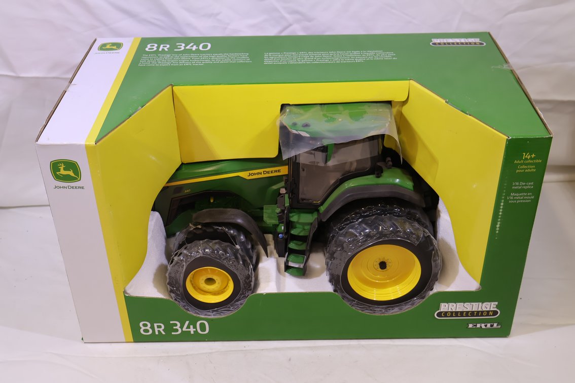 John Deere 8R 340 DUSTY CHASER