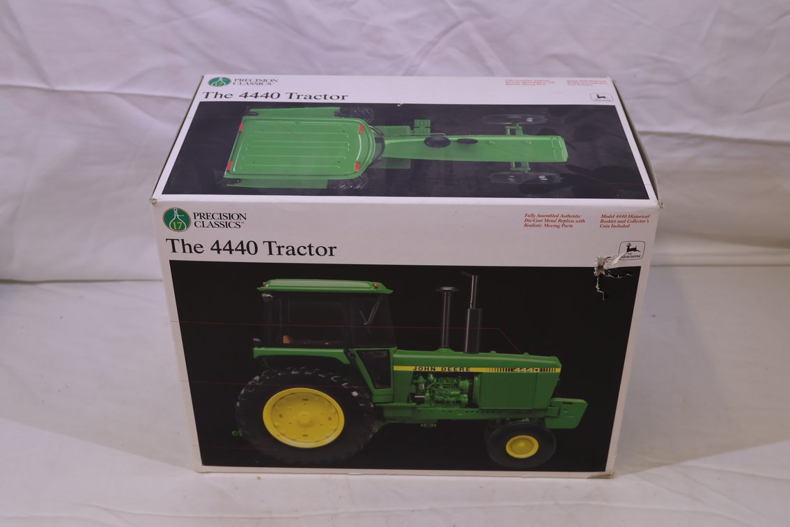 John Deere 4440