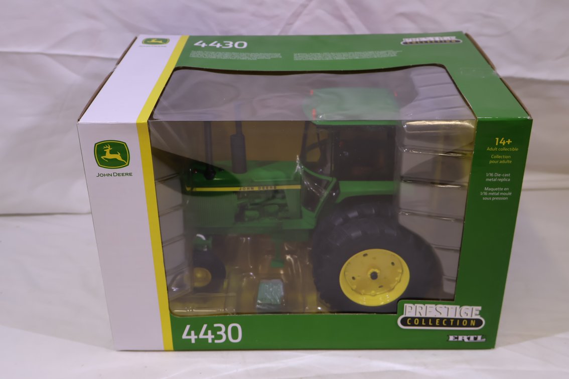 John Deere 4430