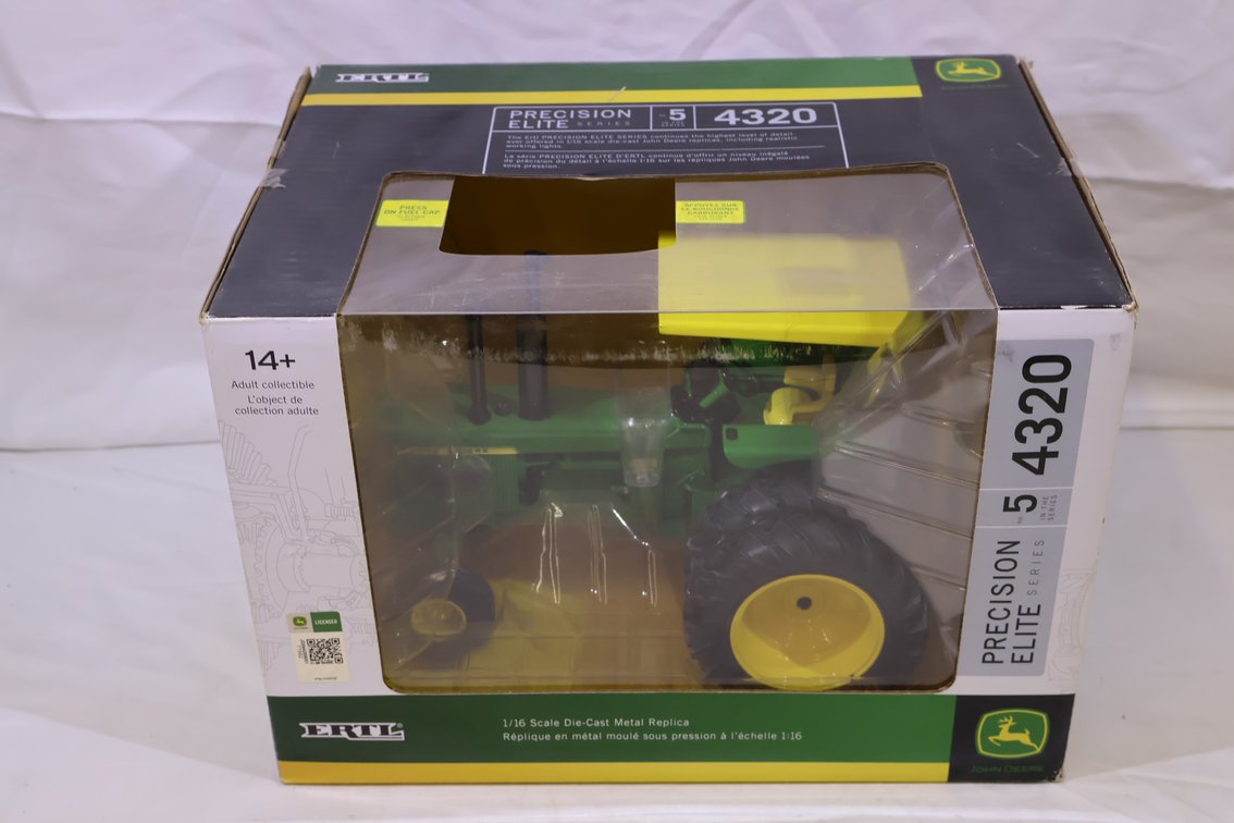 John Deere 4320