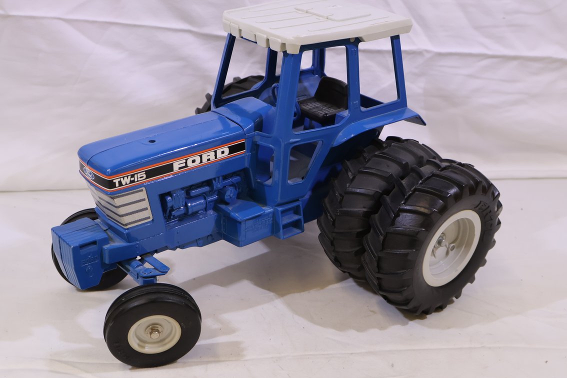 Ford TW 15 Black Stripe