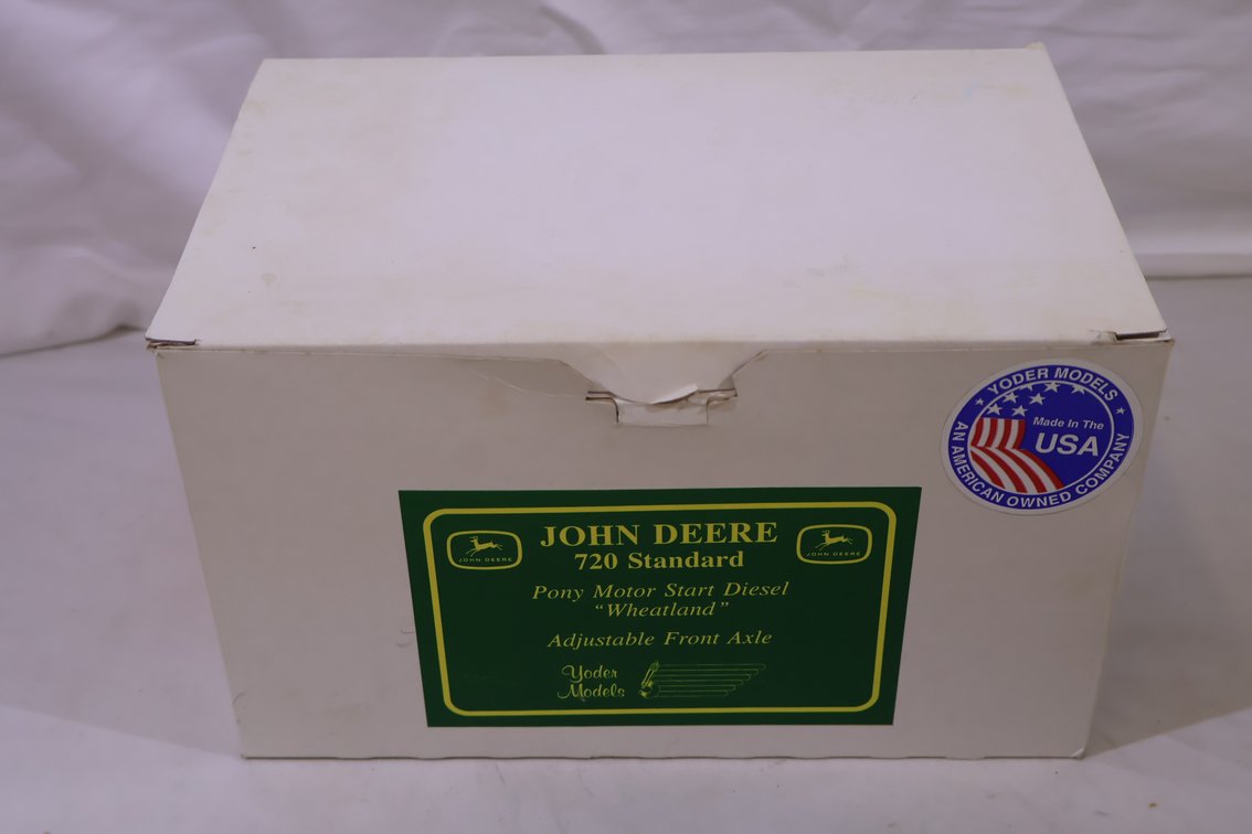 John Deere 720 Standard
