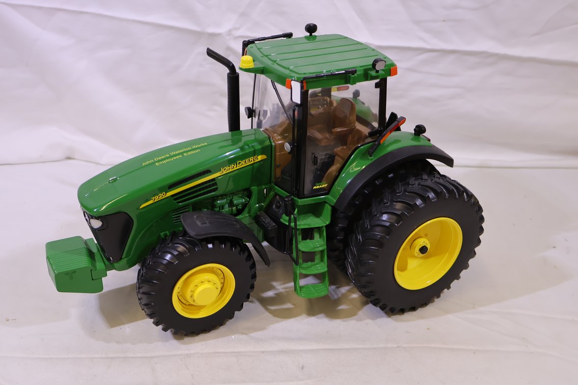 John Deere 7920 WATERLOO WORKS EMPLOYEE EDITION