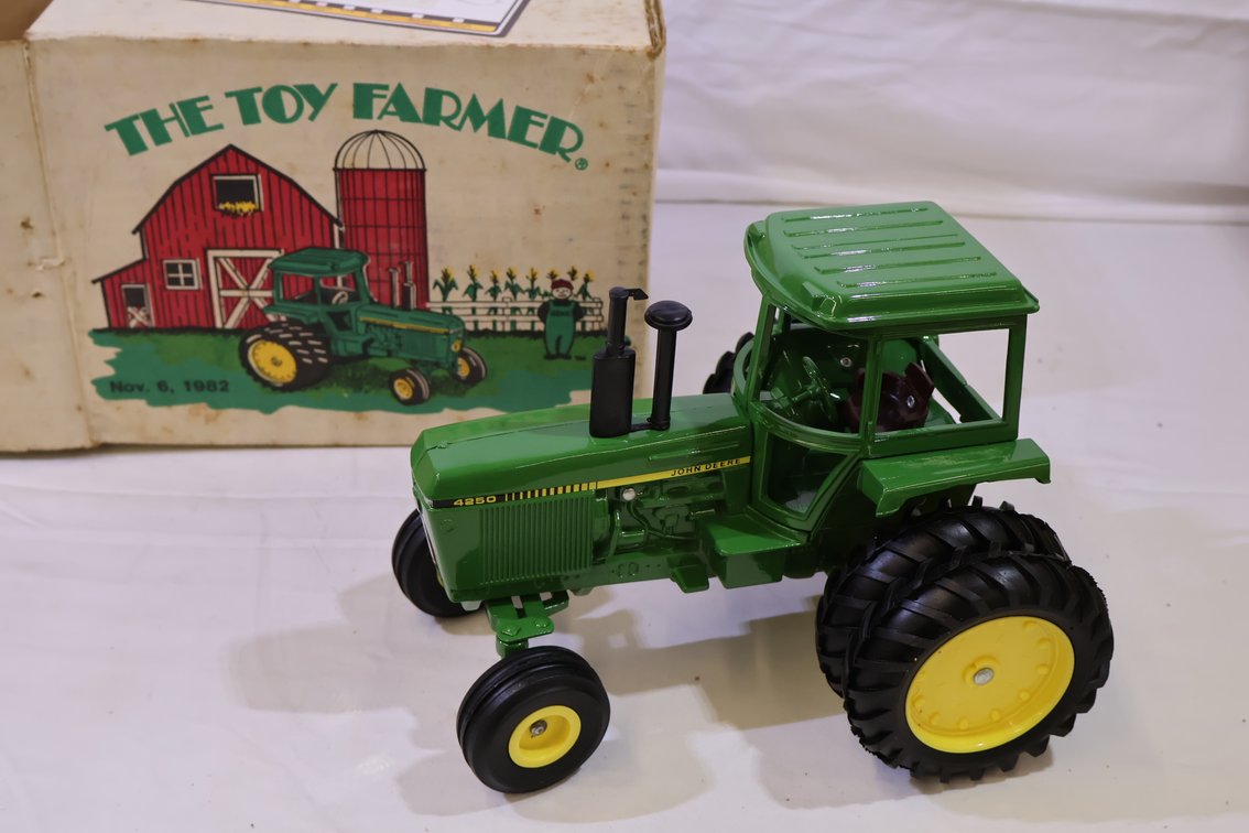 John Deere 4250