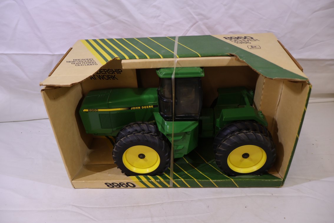 John Deere 8960