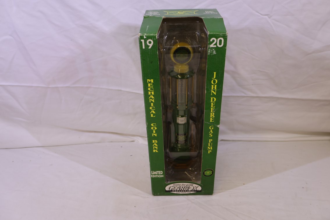 John Deere 1920 Gas Pump