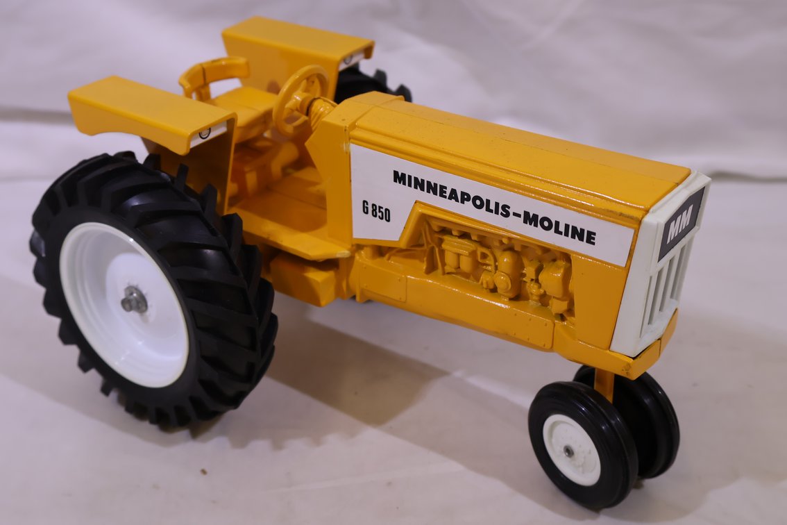 Minneapolis Moline G850