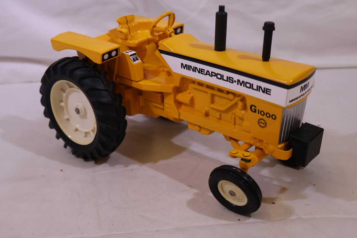 Minneapolis Moline G1000