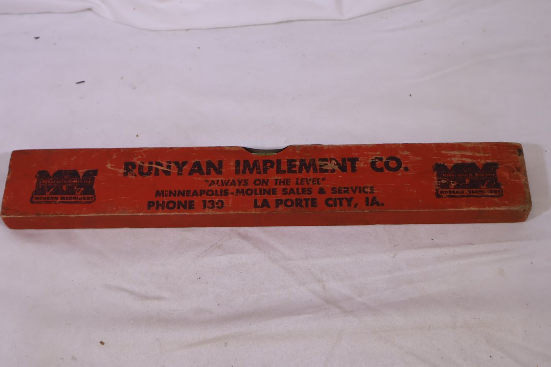 Runyan Implement Co Minneapolis Moline Wood Level