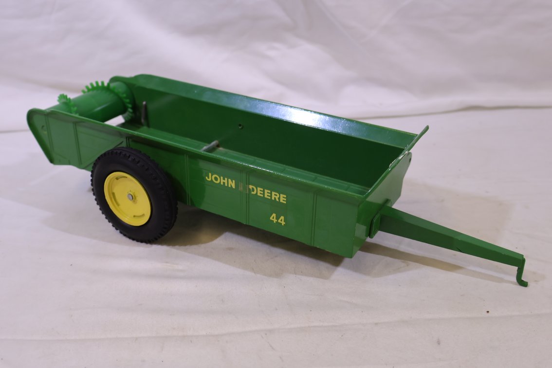 John Deere 44 Spreader