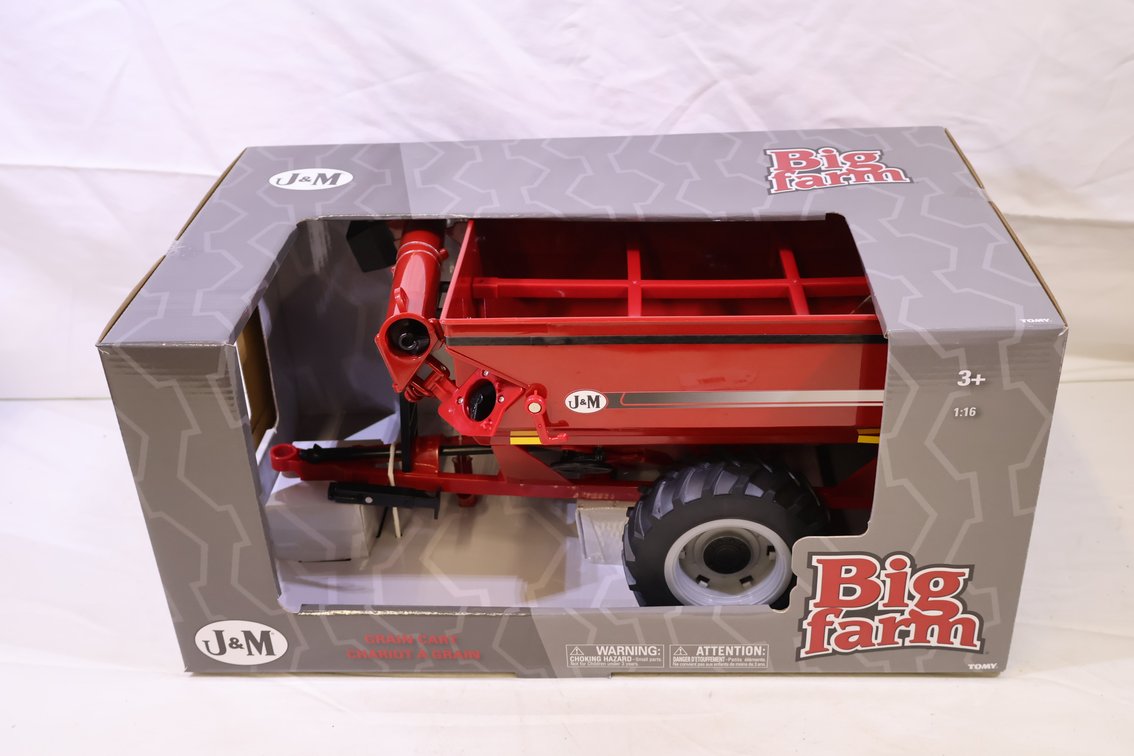 J and M 845 Grain Cart