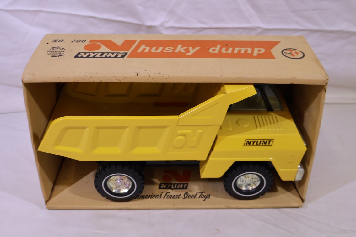 Nylint Husky Dump
