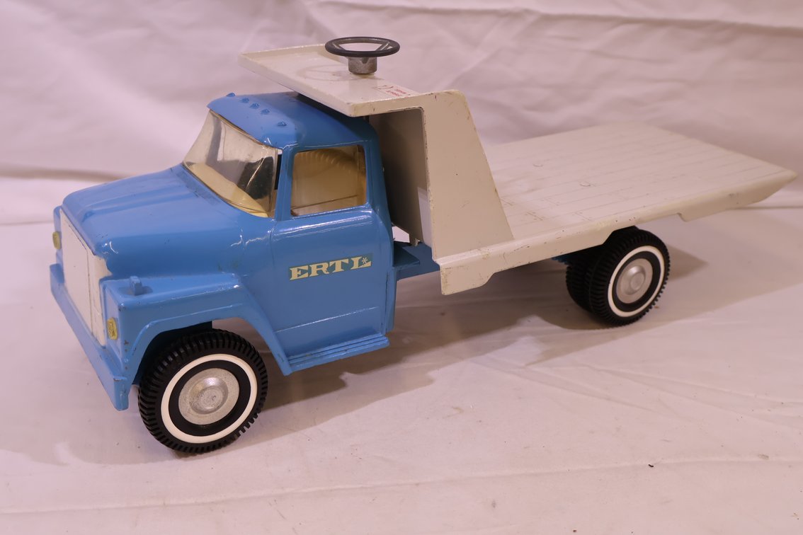 Ertl Tilt Bed Truck