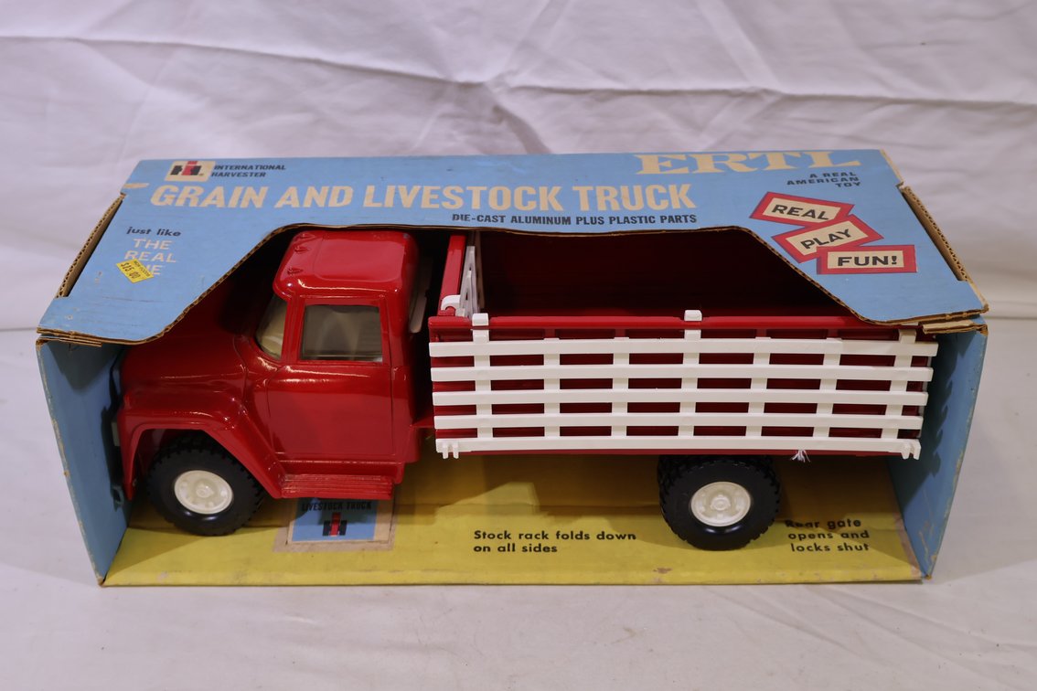 Ertl Grain and Livestock Truck