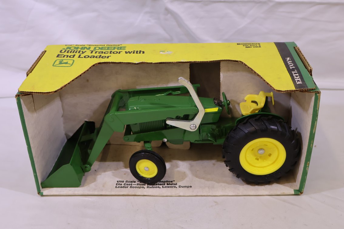 John Deere 40 Series utility w/ loader
