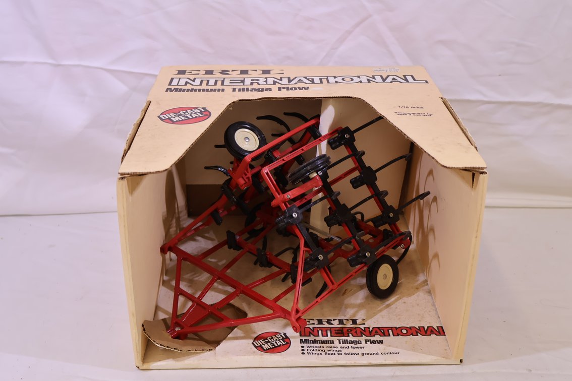 IH Minimum Tillage Plow