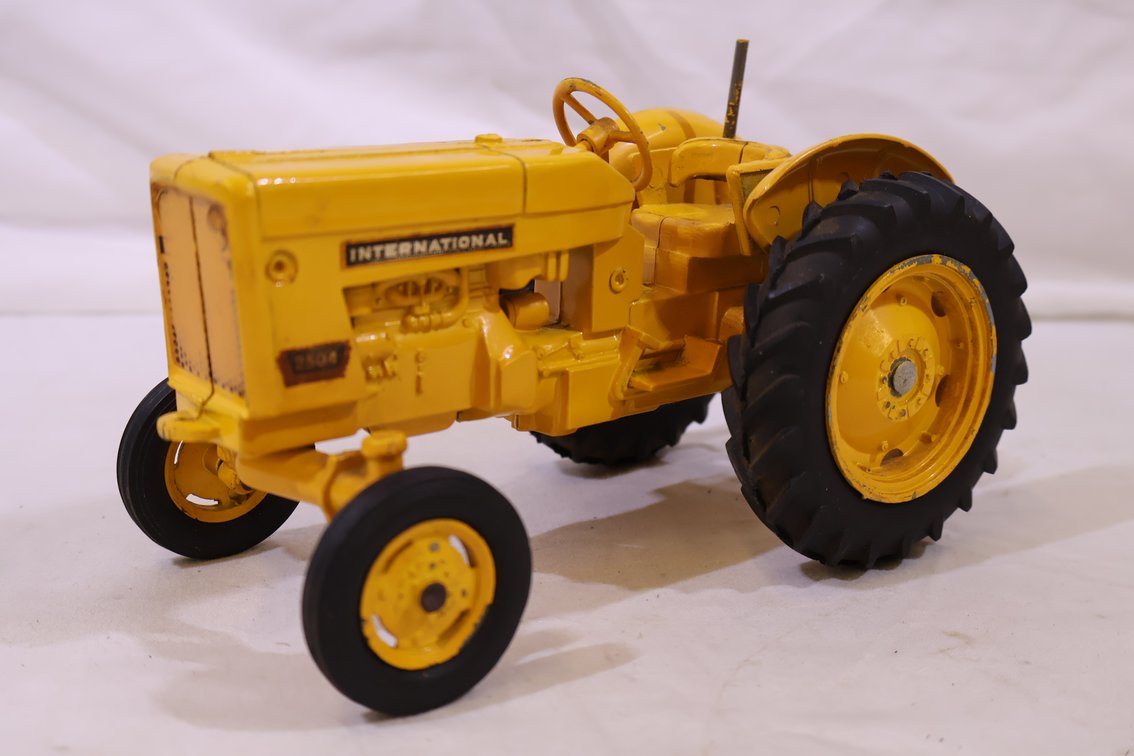 International 2504 Industrial