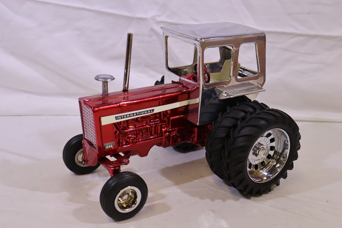International 1256 CUSTOM CHROME