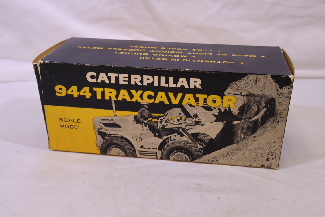CAT 944 Traxcavator