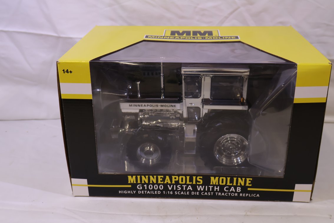 Minneapolis Moline G1000 FWA Chrome Chaser