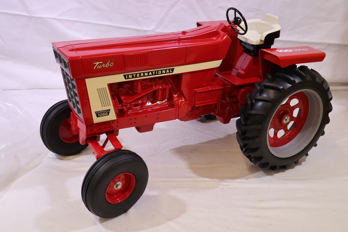 International 1066 Turbo