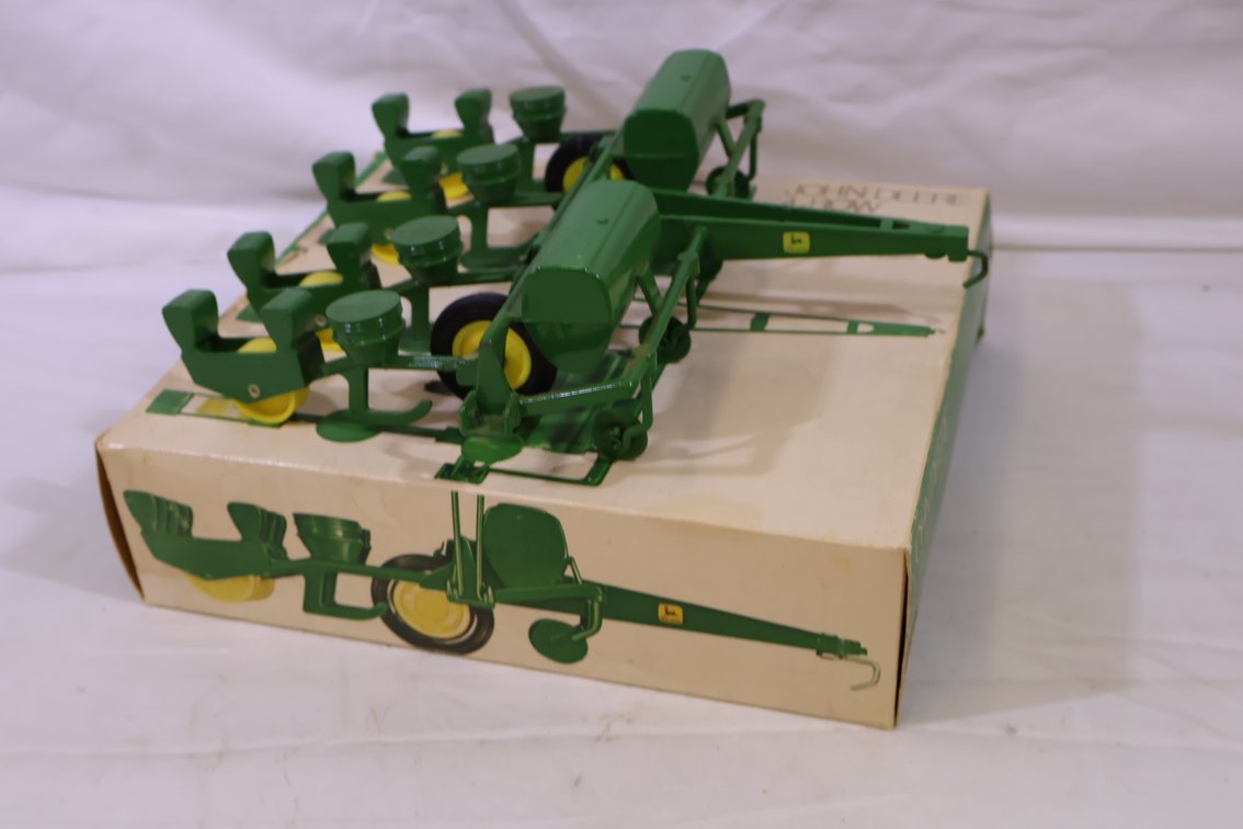 John Deere 494 Planter