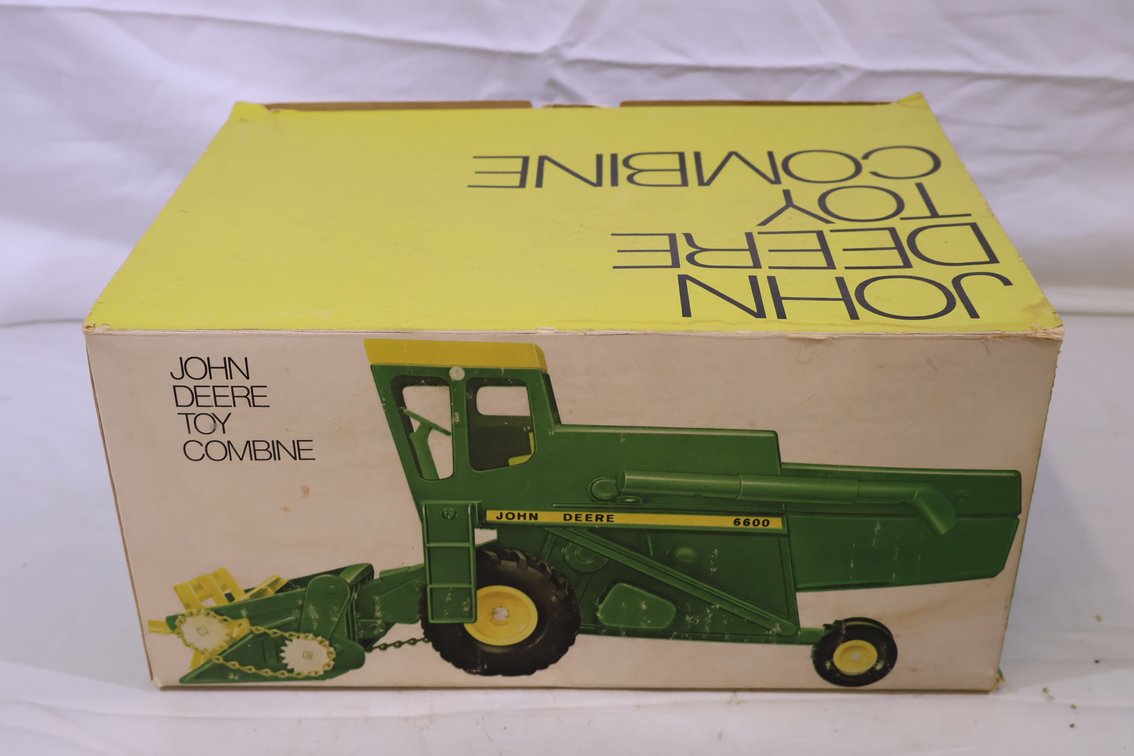 John Deere 6600 Combine