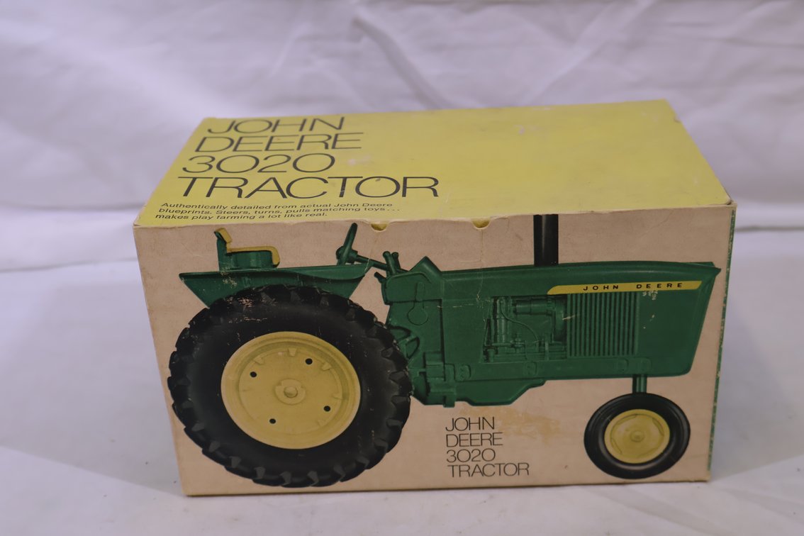 John Deere 3020