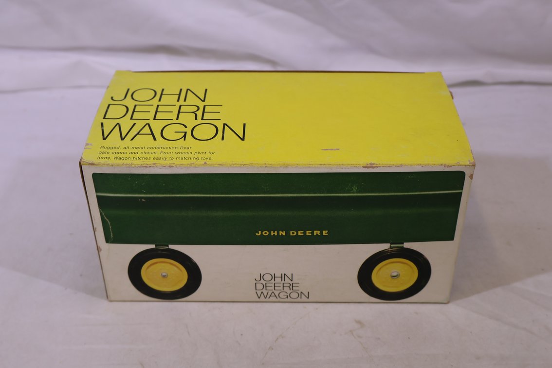 John Deere Flair Box Wagon