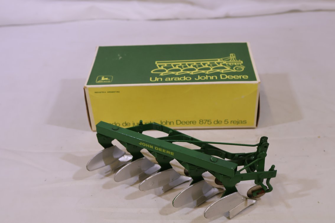 John Deere 875 Plow