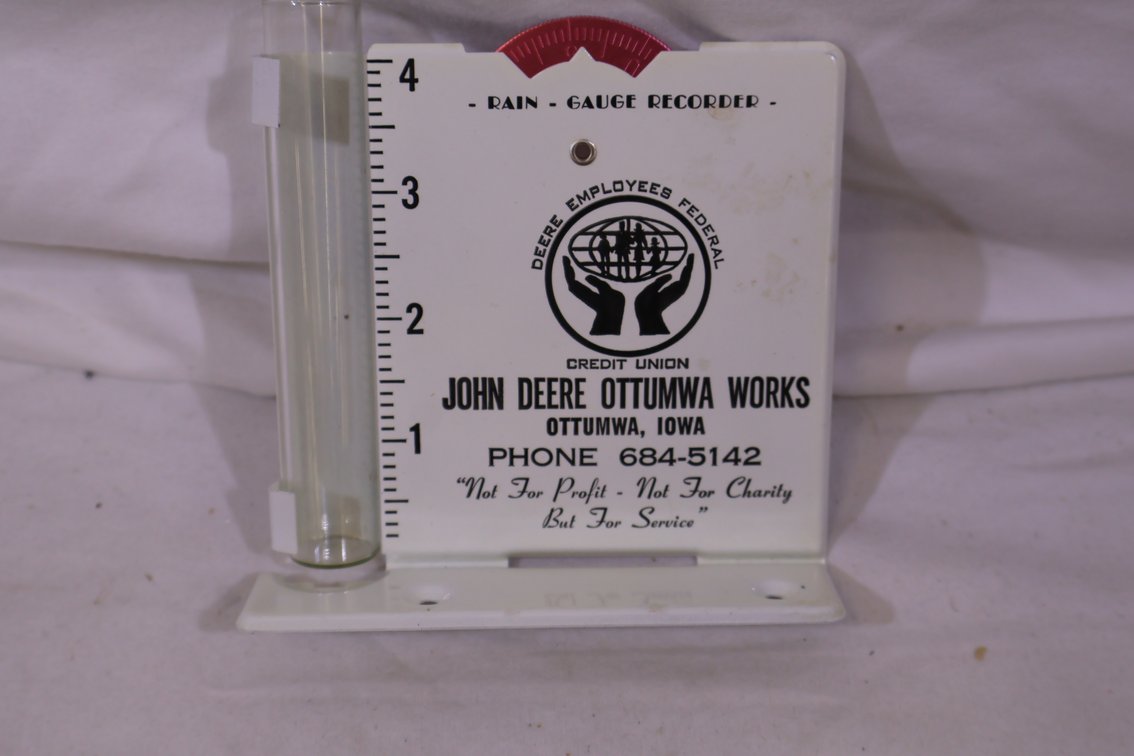 John Deere Ottumwa Works Rain Guage