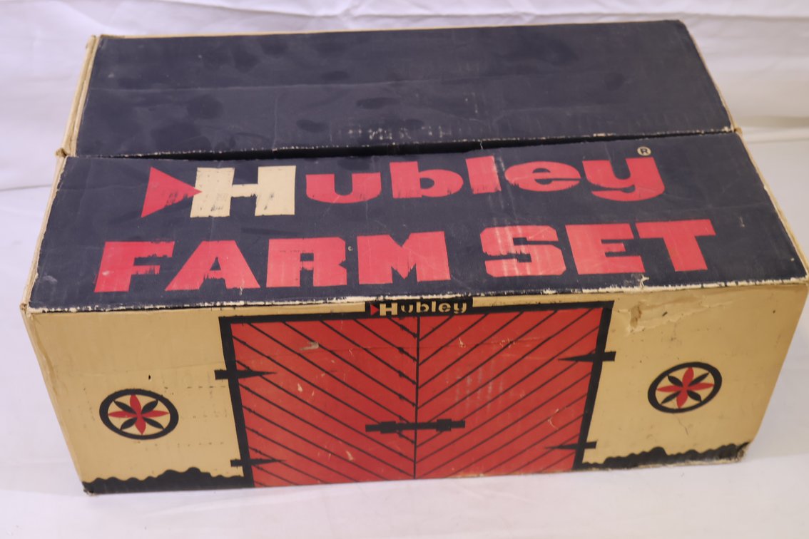 Hubley Barn Farm Set