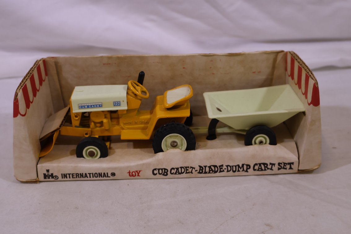 Cub Cadet 122 Lawn and Garden Set