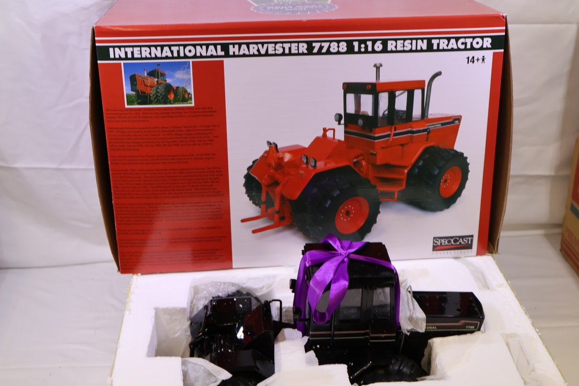 International 7788 BLACK CHASER