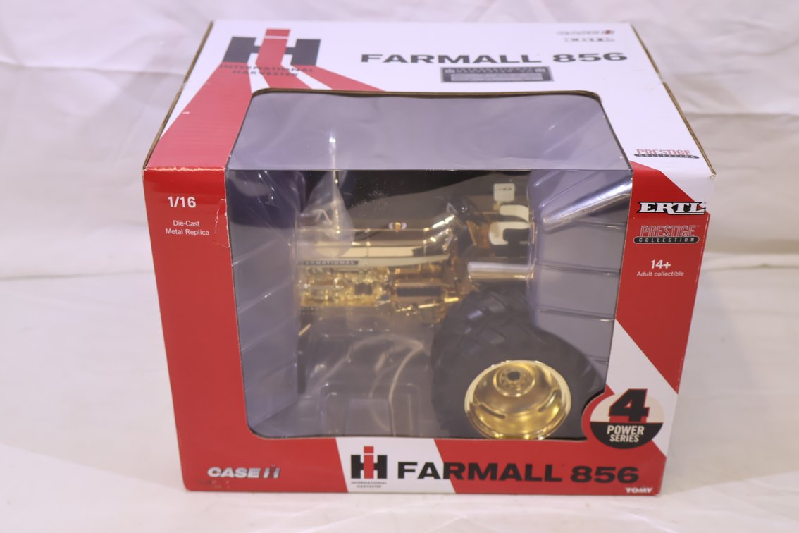 Farmall 856 GOLD Chase