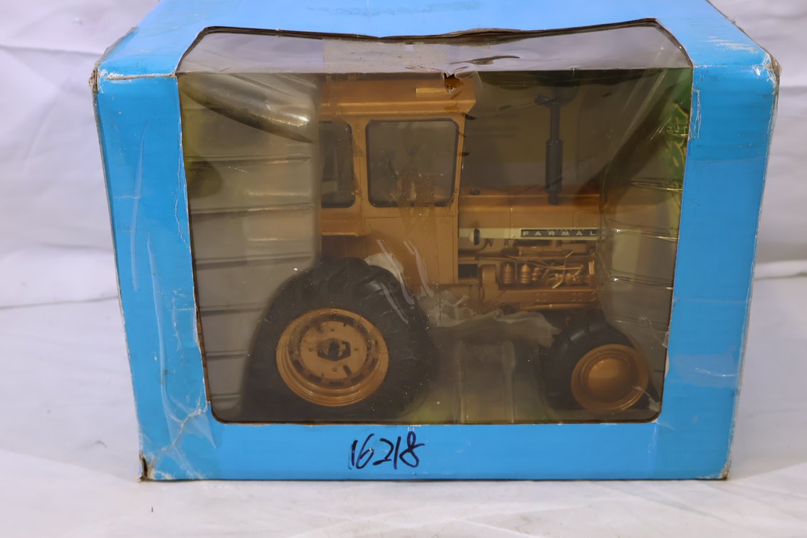 Farmall 806 GOLD PROTOTYPE