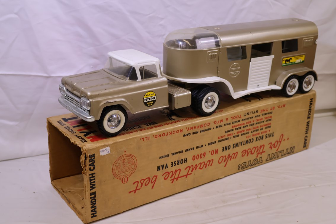 Nylint Horse Van