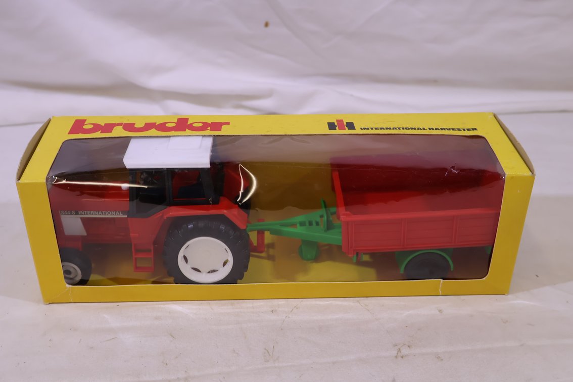 International 844 Set