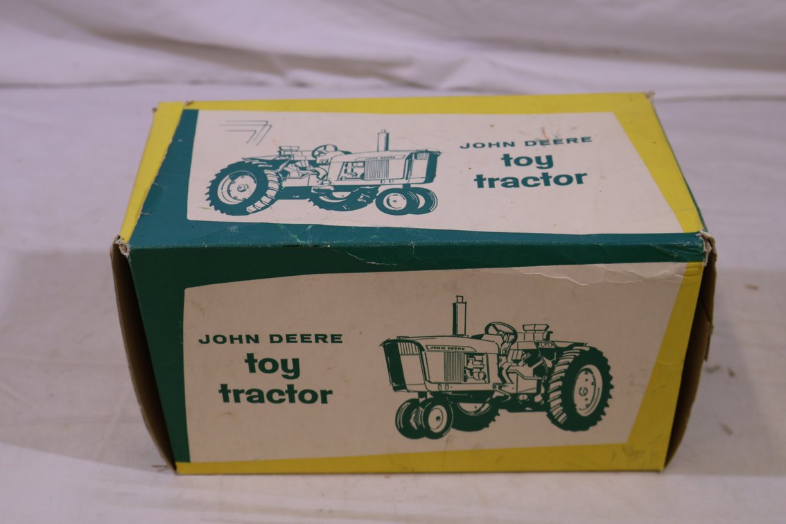 John Deere 3020