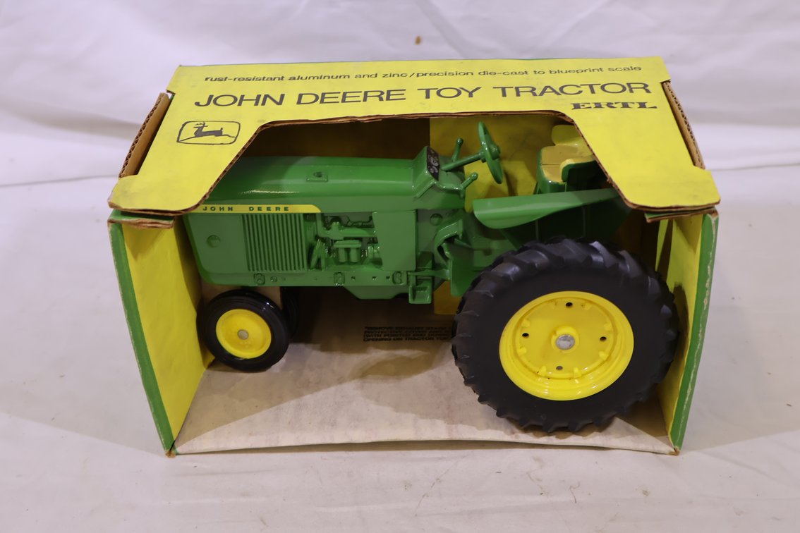 John Deere 3020 Dime store