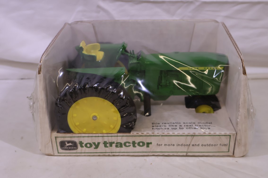 John Deere 3020