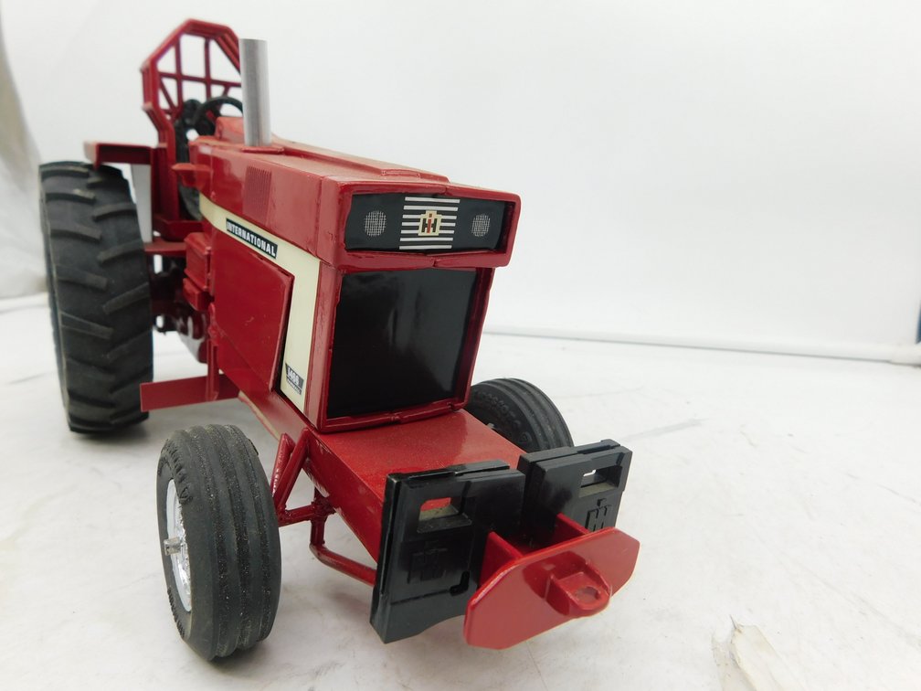International 1466 Pulling Tractor