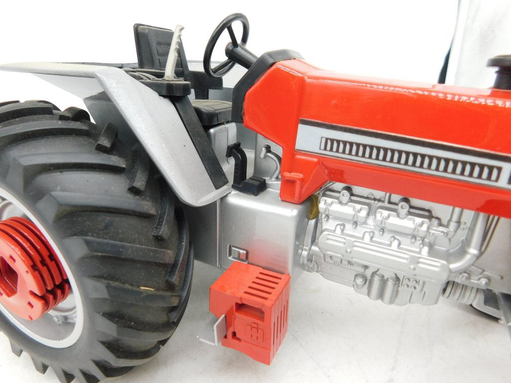 Massey Ferguson 2805 Pulling Tractor
