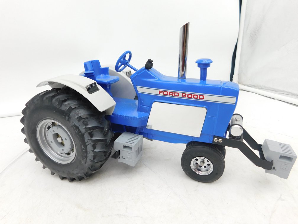Ford 8000 Pulling Tractor