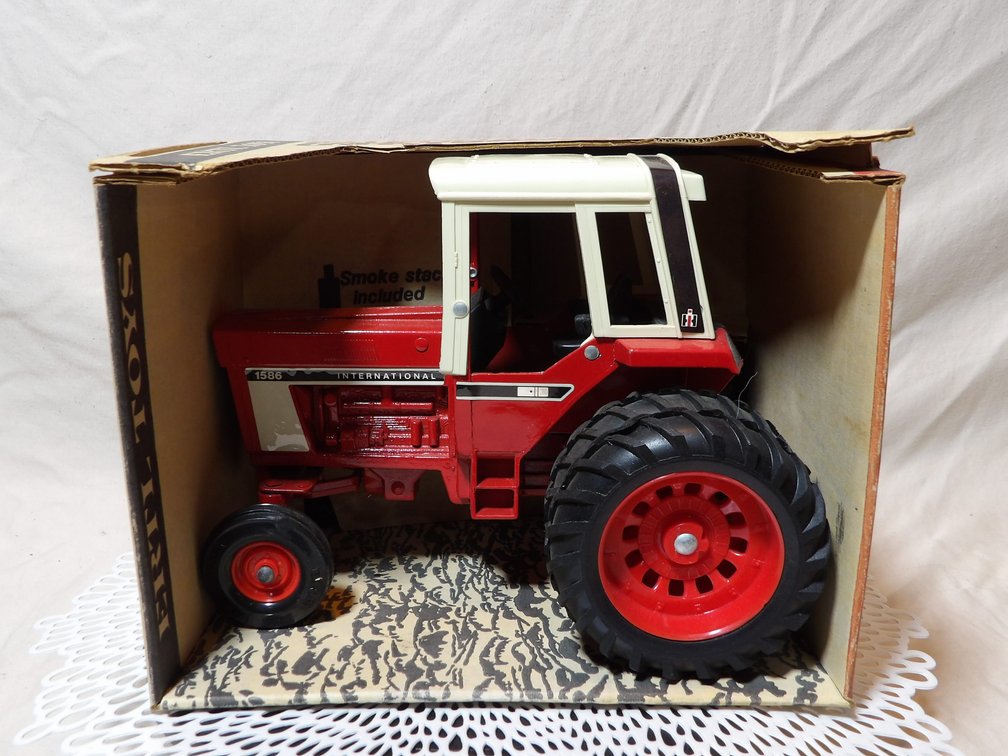 International 1586 w/Duals
