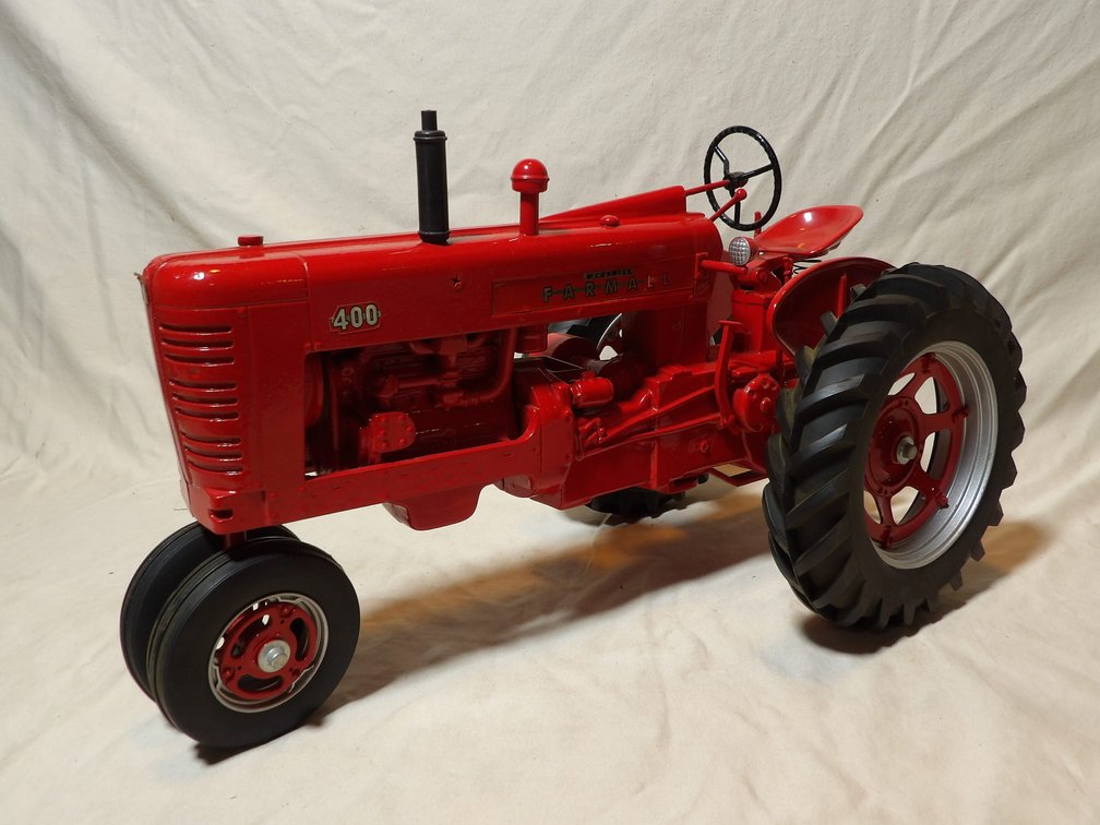 Farmall 400 1/8th Scale