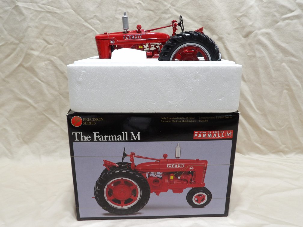 Farmall M -Precision