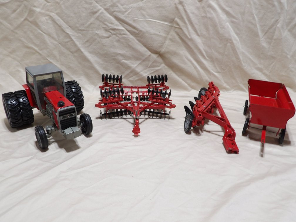 Massey Ferguson 2805 Farm Set