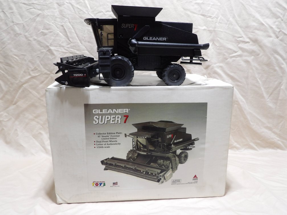Gleaner Super 7 Combine