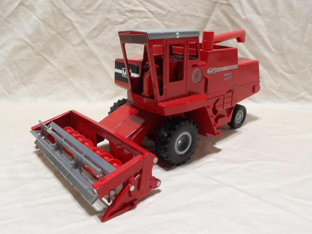 Massey Ferguson 760 Combine